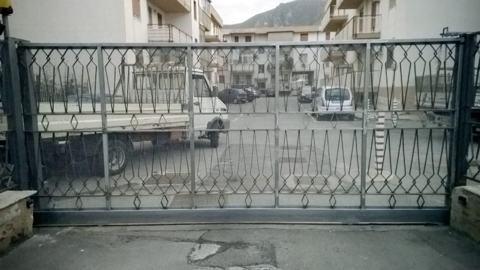 Cancello carrabile scorrevole in ferro zincato